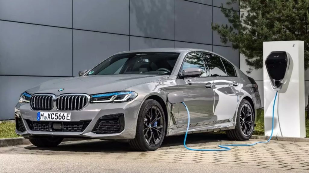 BMW 545e xDrive - Plug-In Hybrid